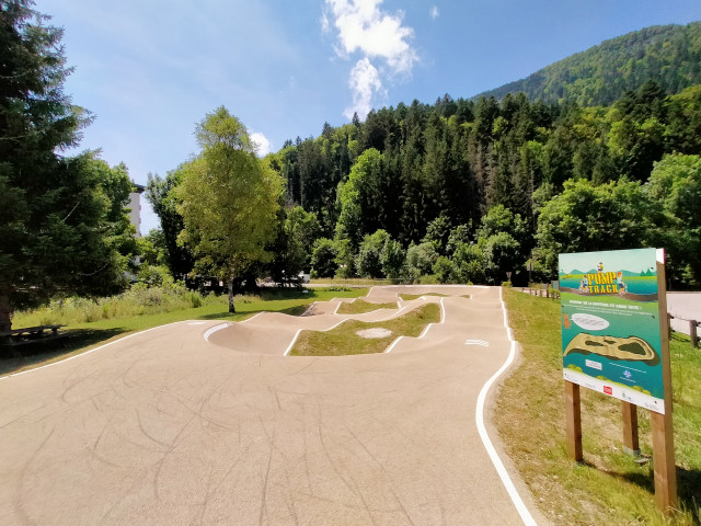 Pump track