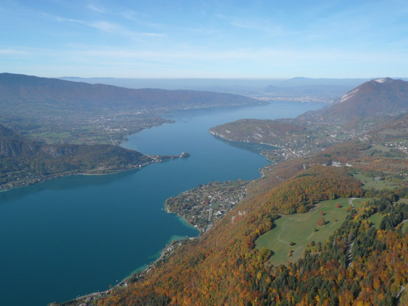 Le lac d'Annecy, vu du ciel