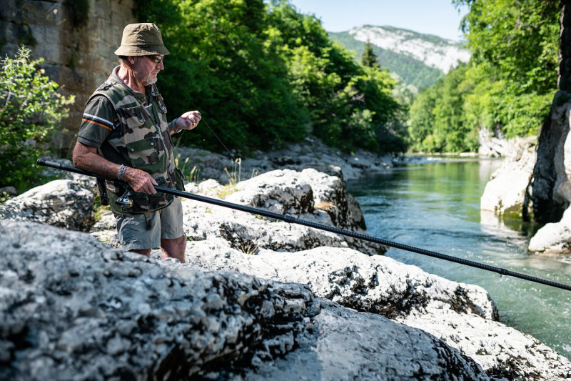 pêcheur sur le chéran
