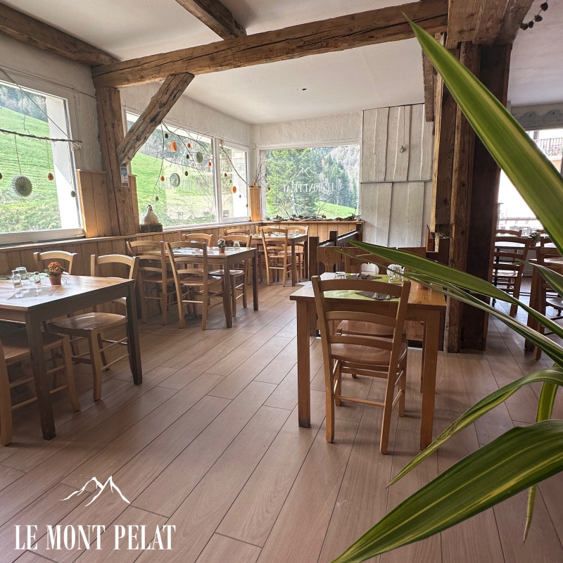 Le Mont Pelat salle de restaurant