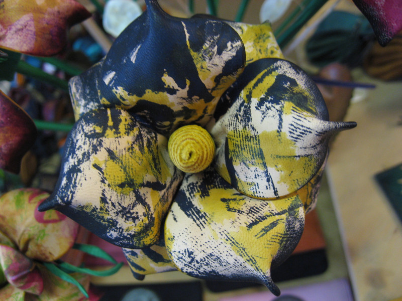 Fleur en cuir