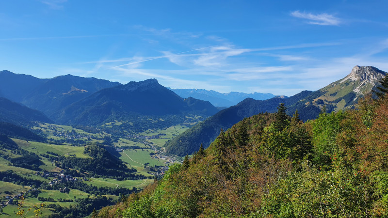 Vue du belvédère Sud en montant au Mont Julioz