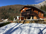 Le chalet sous la neige