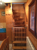 Montée d'escaliers dans le chalet