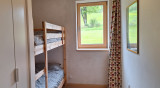 chambre lumineuse avec 1 lits superposés