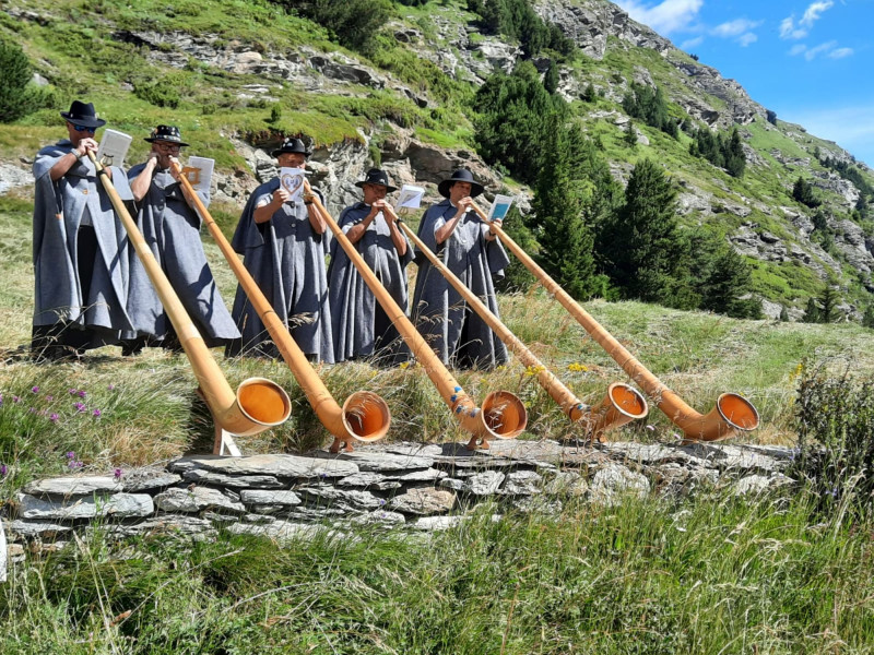 Vie de l'alpage au son du cors