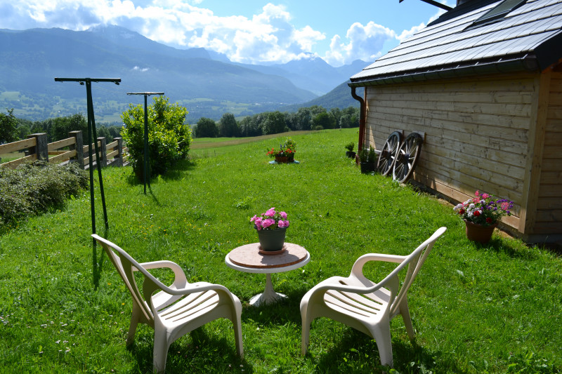 Coin jardin réservé au meublé