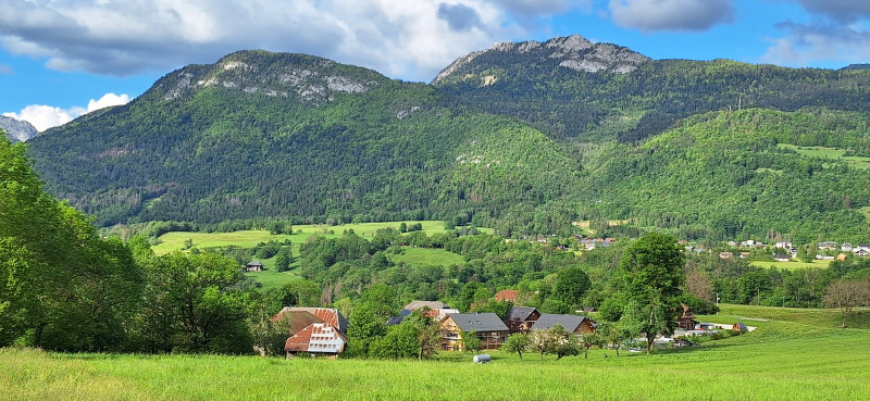 Hameau au printemps - Gîte des Grands Prés - M. et Mme Renard_Le Châtelard