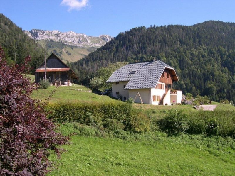 Le Gite Le buchet et en arrière plan 